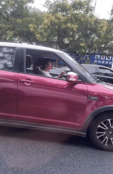 这是在干嘛啊？如果不是在网上亲眼所见，我是万万不敢相信，这是在锻炼吗？这么做