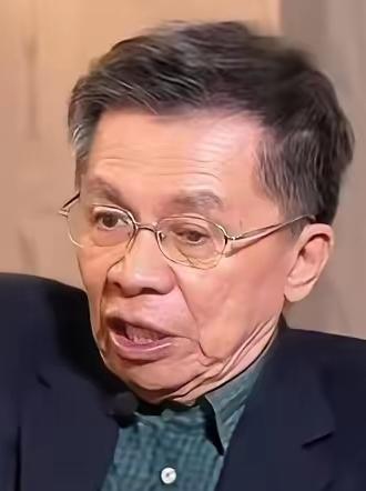 岛内绿营大佬沈富雄最豪情壮志的一句话是：我已经86岁了，我争取再活24年，我要活