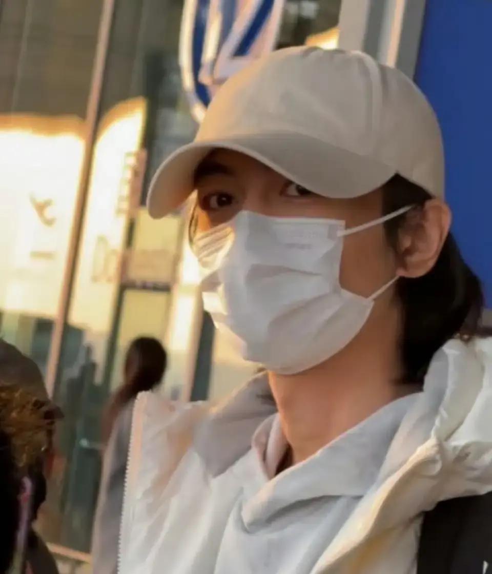 一觉睡醒是不是全网都知道了。今天早上，“陈晓可能不再结婚”的话题冲上