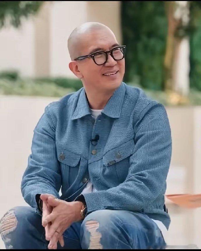 关于具俊烨第一次见小玥儿，送给她一个用旧的牛仔裤改制的包包……是彻头彻尾的谣言！
