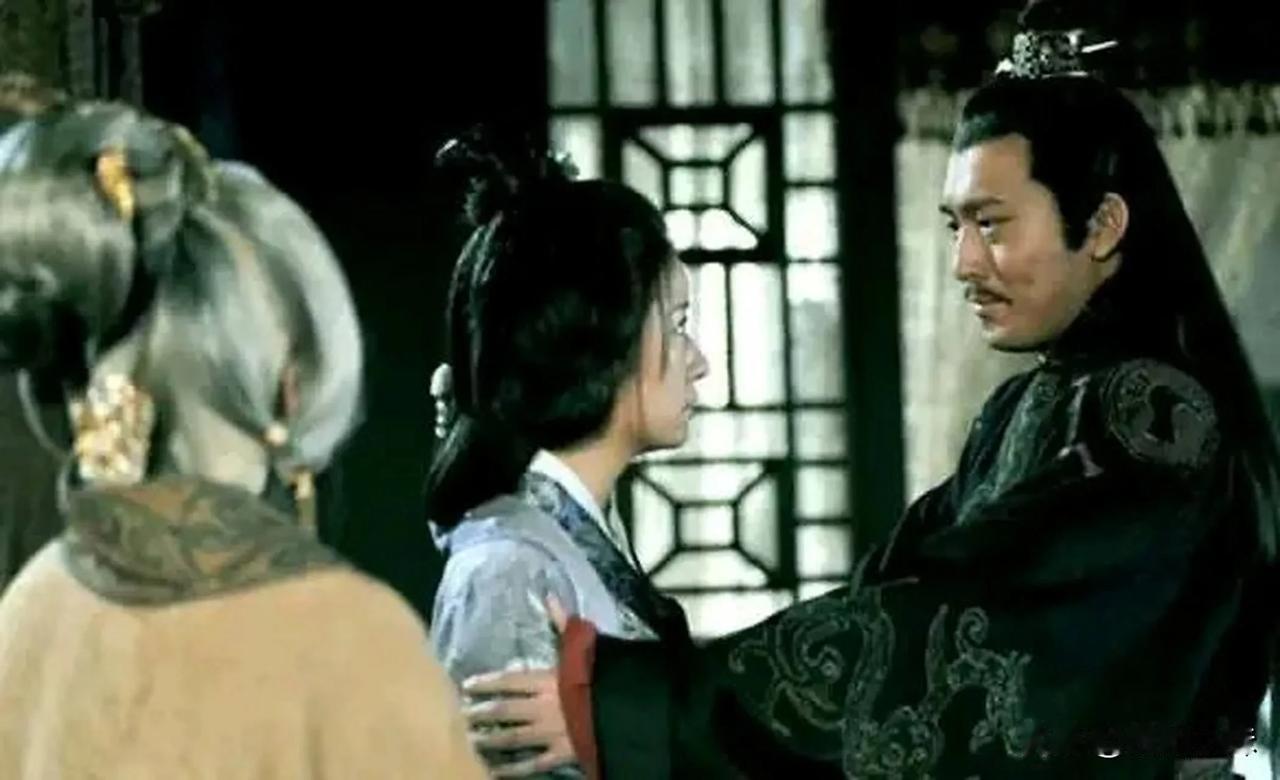 公元199年，孙权在大哥孙策帐中看到一个绝色美女，便目不转睛地盯着她说道：“此女