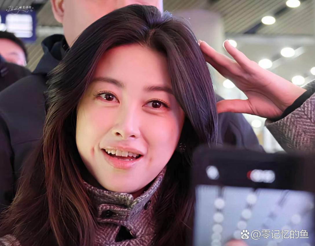 朱珠肉眼可见的老了。