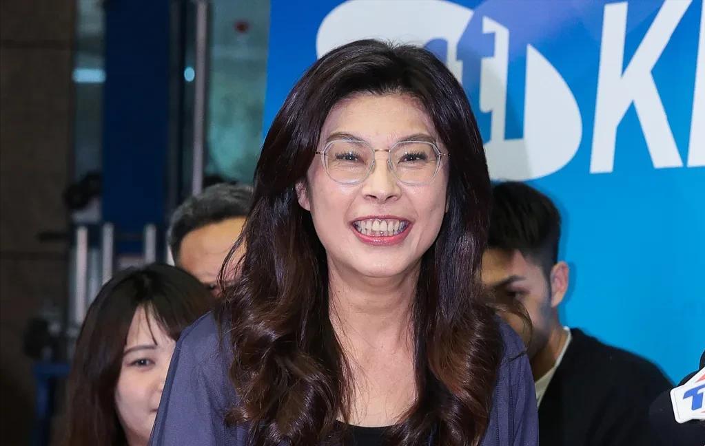 四中全会今天明确对台湾问题只有两句话：“推动两岸和平发展”、“推进祖国统一大业”