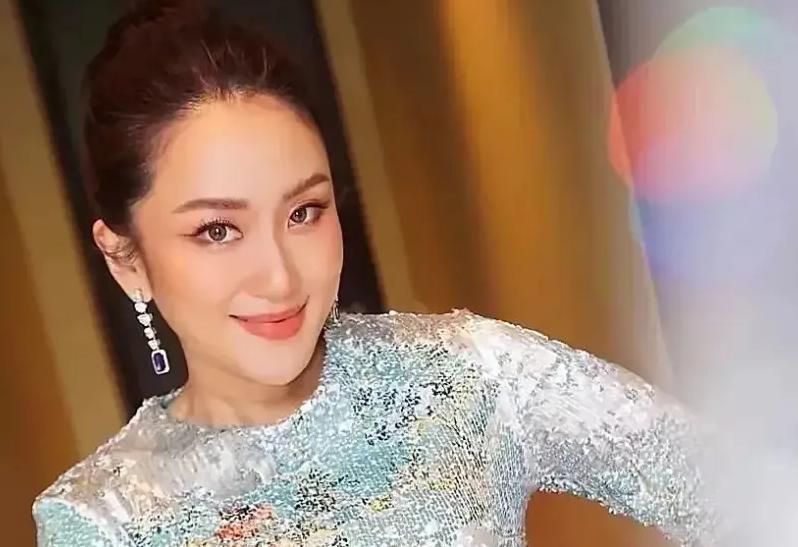 该来的还是来了！泰国文化部长佩通坦重磅宣布：她已接受泰国宪法法院裁定，被解除总理