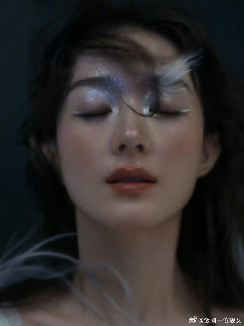 赵丽颖赵露思同款妆容，谁的骨相更优越？