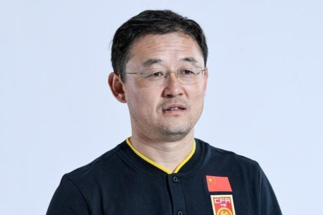 明明落后了，而且输球就意味着出局，可是国足依旧在倒脚，作为解说员的孙继海实在看不