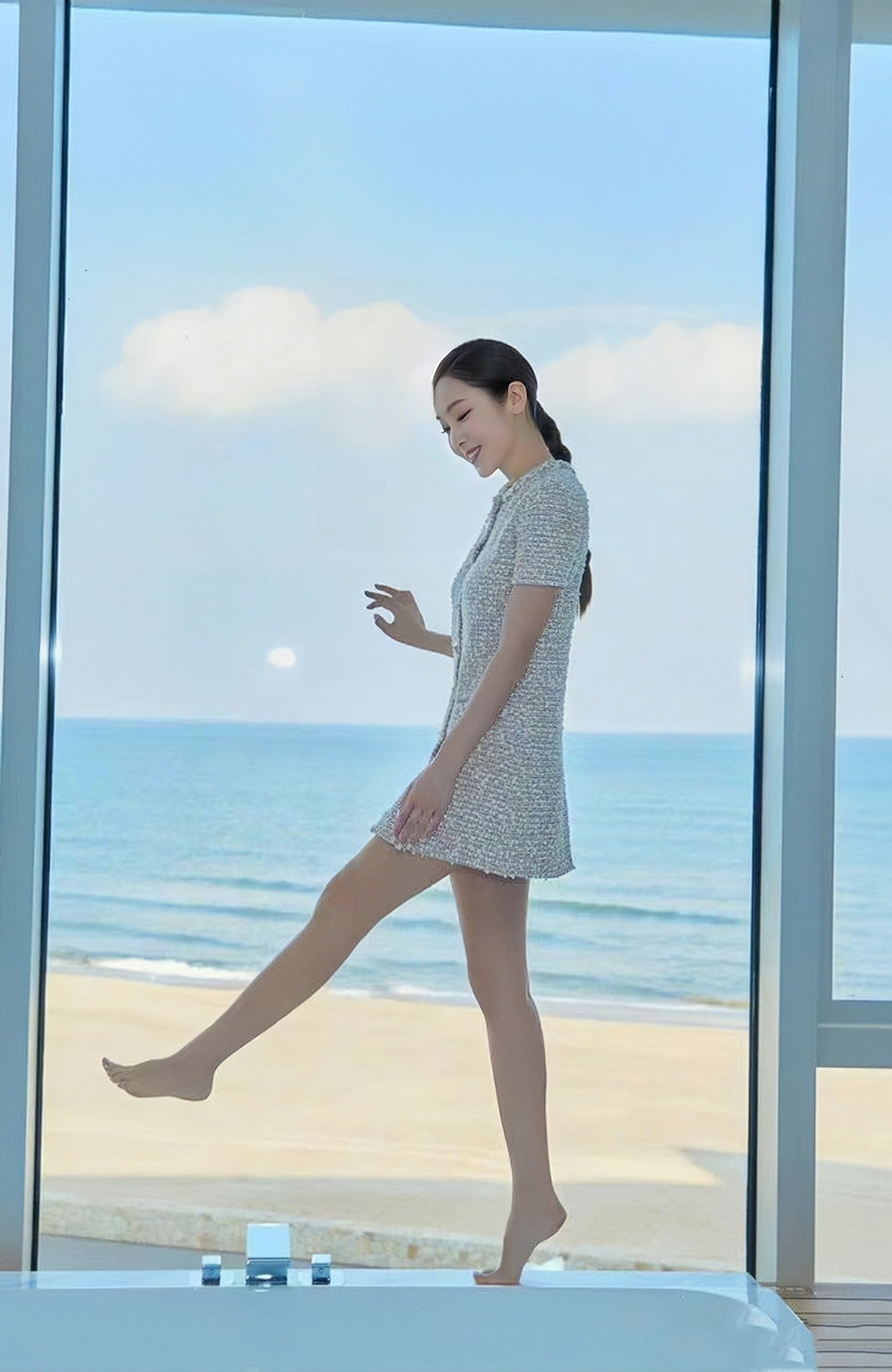 郑秀妍，白色穿搭，温柔的美腿欧尼。郑秀妍