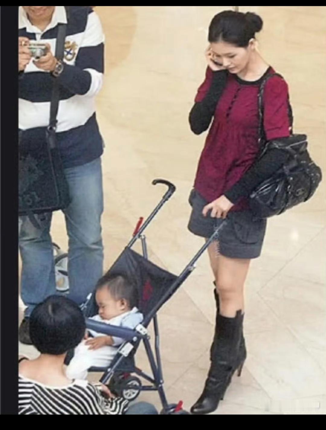 大s那个时候很爱小s的女儿，甚至她还亲自养了一段时间！小s看到自己的女儿跟姨妈