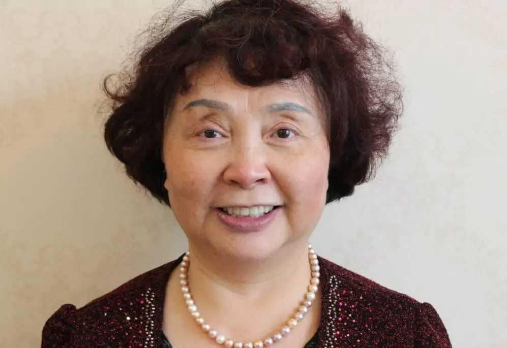 59岁诞下4斤4两男婴：跨越半生的母爱，与背后的高龄生育之思“听到孩子哭声