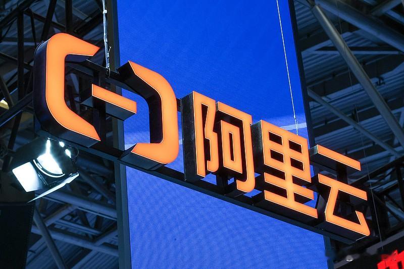 你瞧瞧，向来以“现金奶牛”著称的腾讯，居然在2026年第二季度出现了自由现金流为负的尴尬局面，这可是