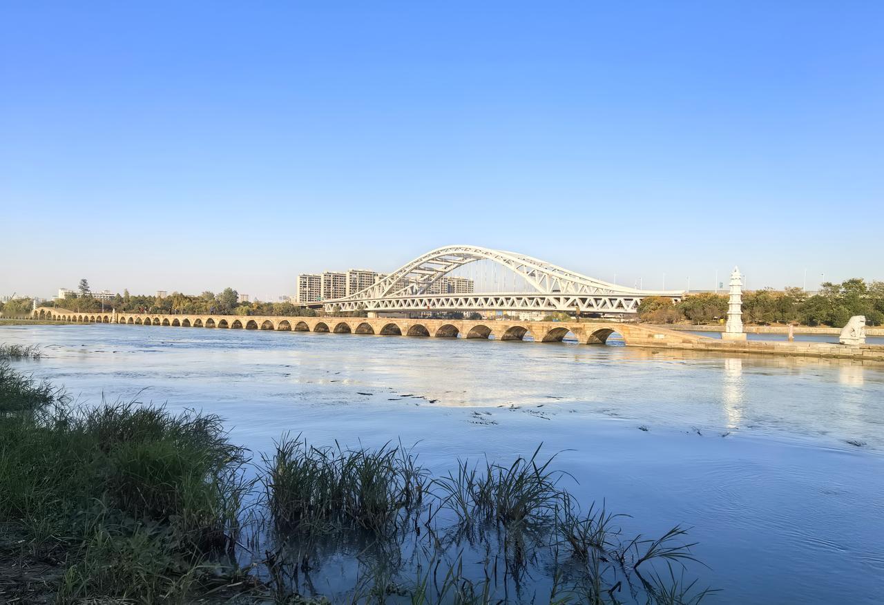 长桥卧波映运河，唐韵诗魂伴秋光——宝带桥漫记告别虎丘，剑池的幽凉与塔影的苍茫仍