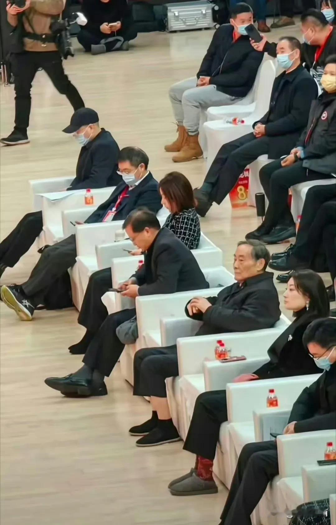 现在再回头看这张照片。。。。。。[滑稽笑]别回头，谁也不是曾经的自己了人生如戏