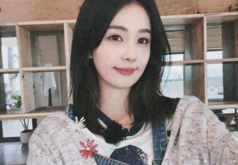 1.李维嘉在节目现场听到歌手的原创歌曲后突然崩溃大哭，导致节目录制一度中断，他之