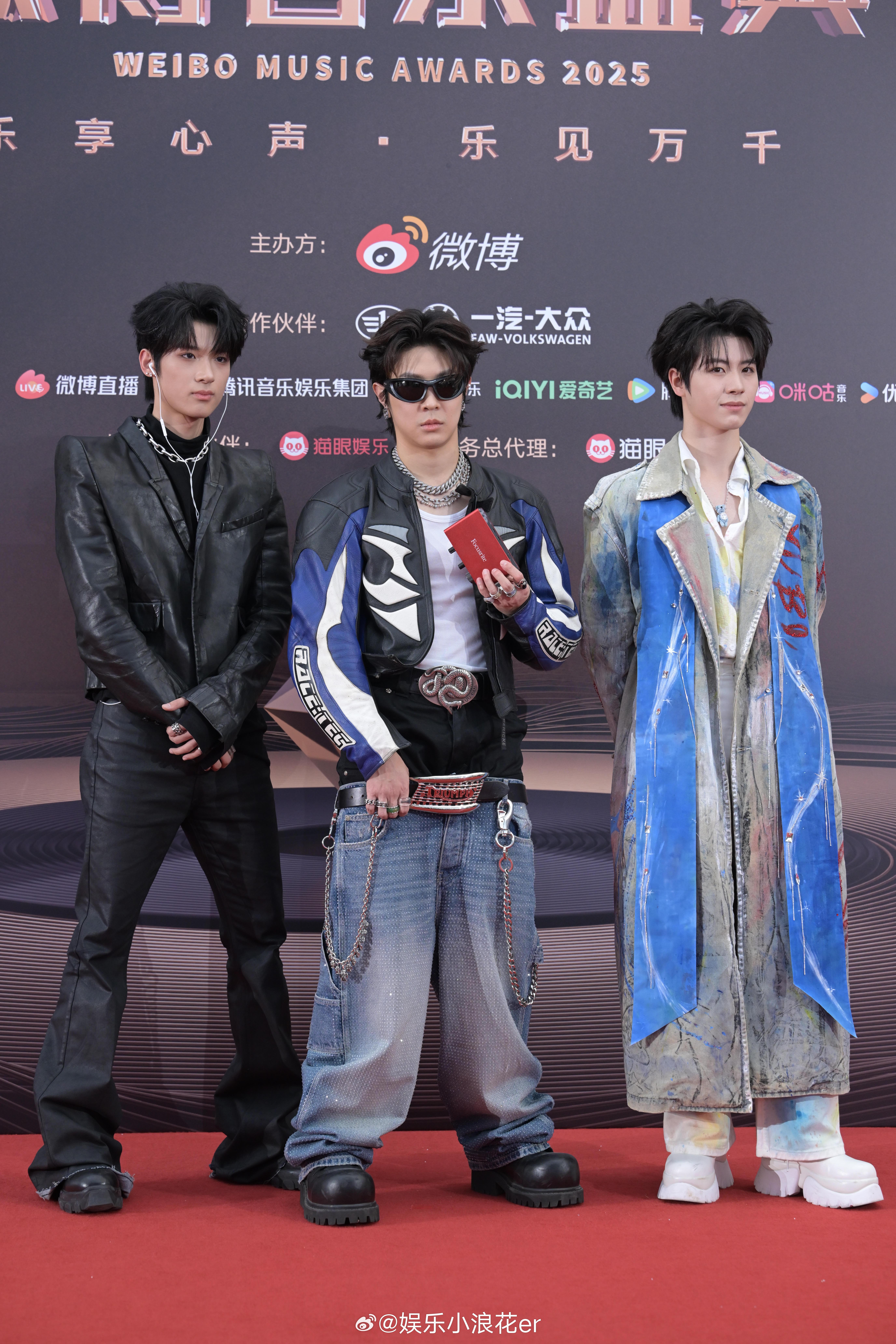 谁来给马伯骞提提裤子马伯骞潮到我风湿了噢自己提着……有点太潮了……​​​