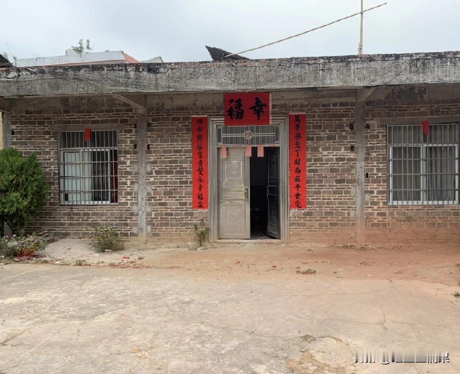 大家看看这样的平房，如果再建一层还有意义吗？十年前因为没有什么钱，看到村里同龄