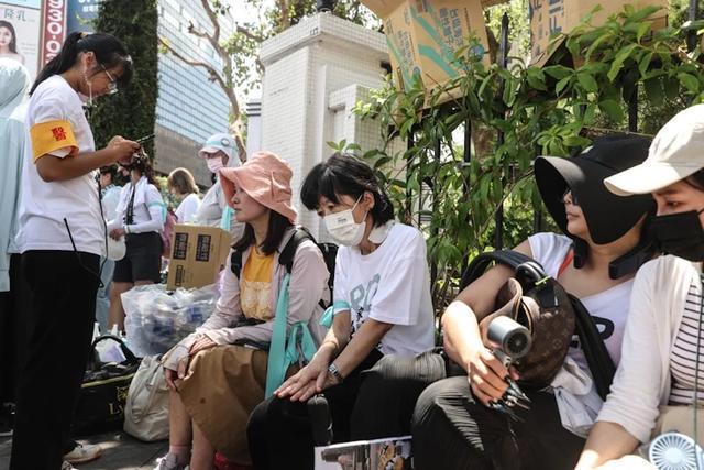 台湾民众党30日上午办“司法改革民众走读”活动，稍早赖清德办公室派员出面收下民
