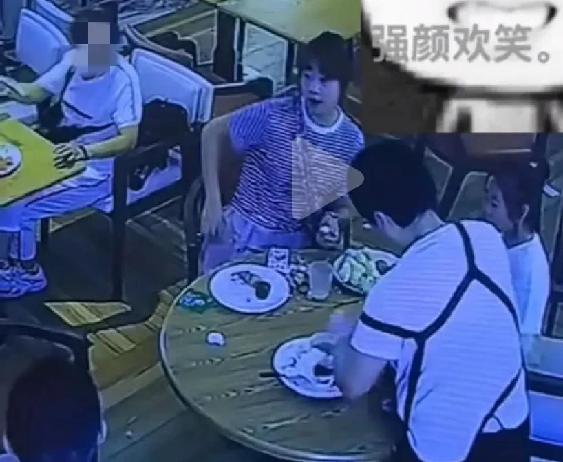8月27日，陕西一酒店，一女子带着女儿吃免费早餐，拿了20多个鸡蛋，女子想将早餐