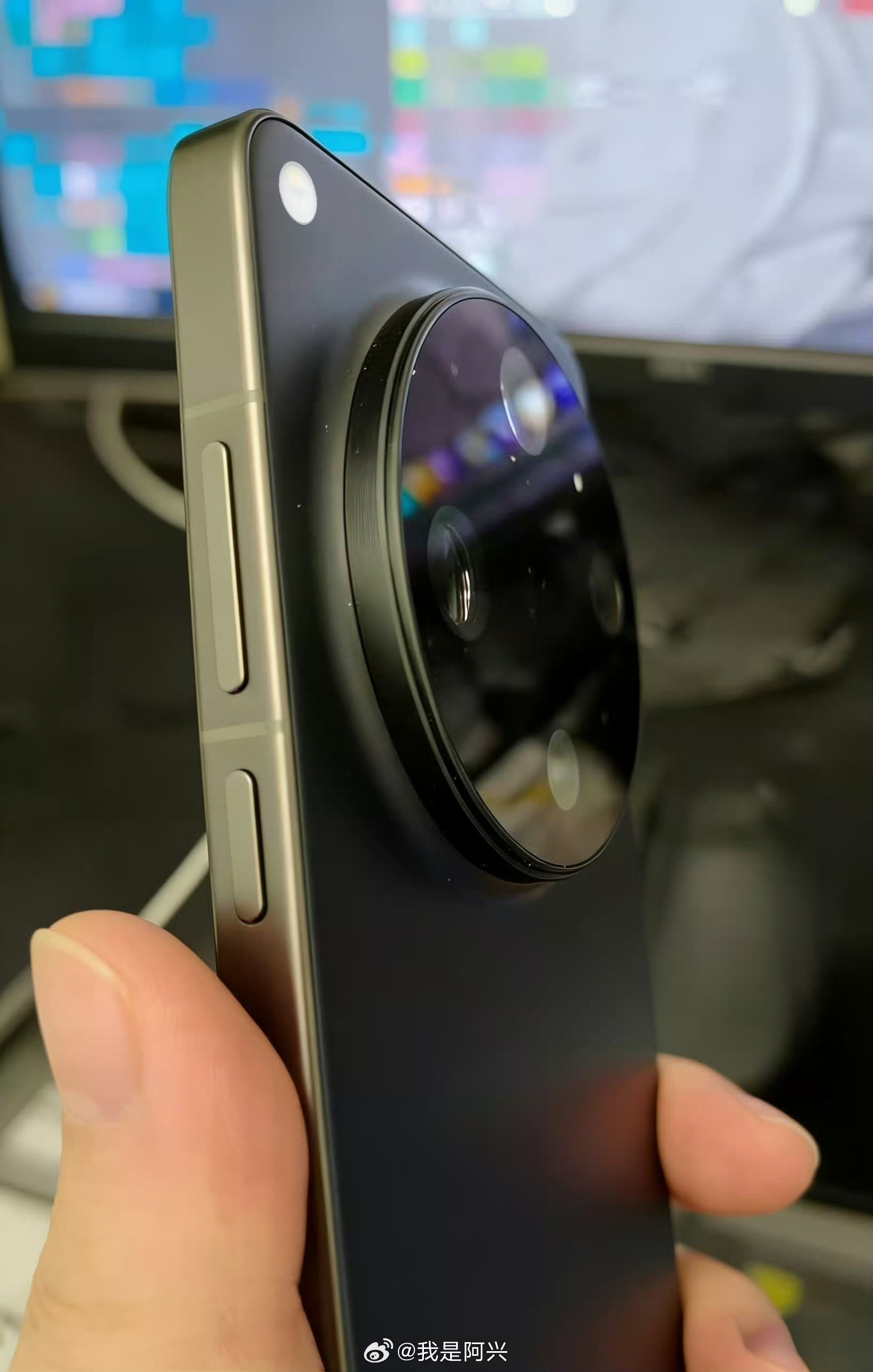 OPPOFindX9Ultra这个我P了一下闪光灯，我把闪光灯凸起P成本来