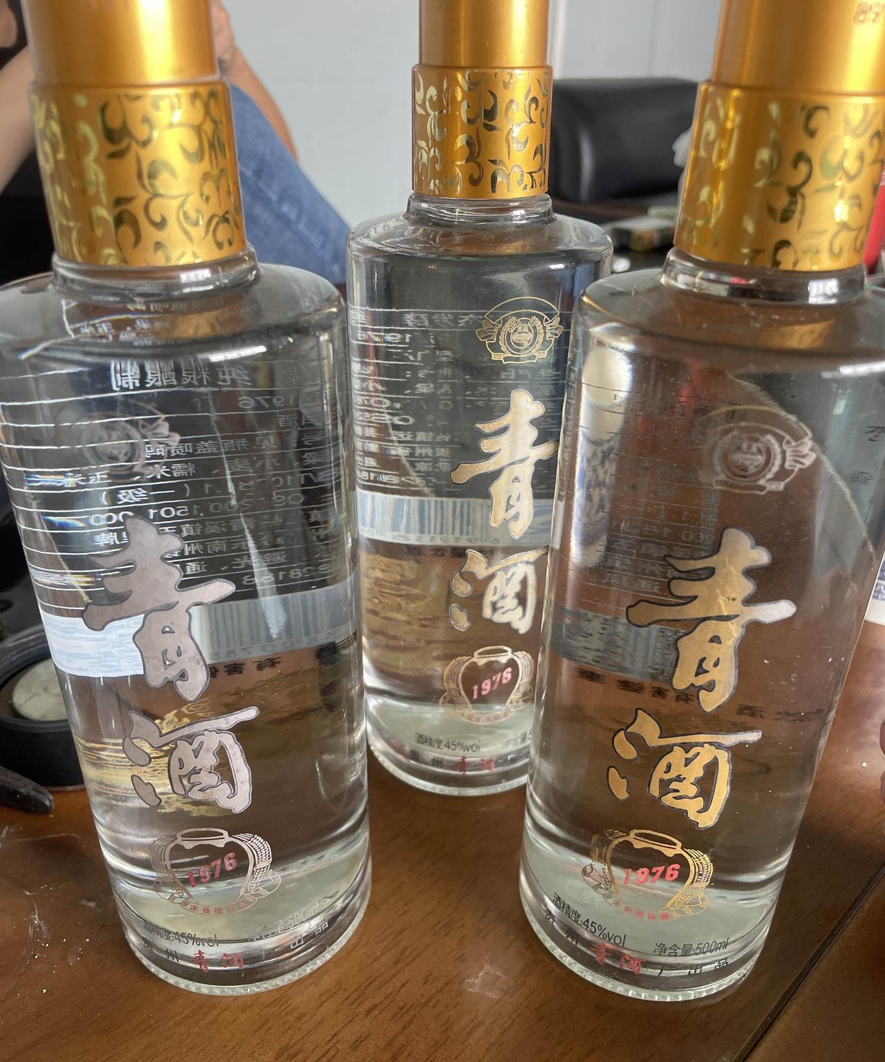 朋友欠我5000块钱，实在没钱还给我了，就从他老家拿了三瓶2016年的白酒抵账，