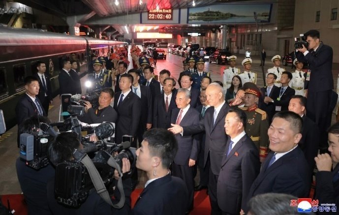 金正恩乘专列离京返程满载而归！​​​