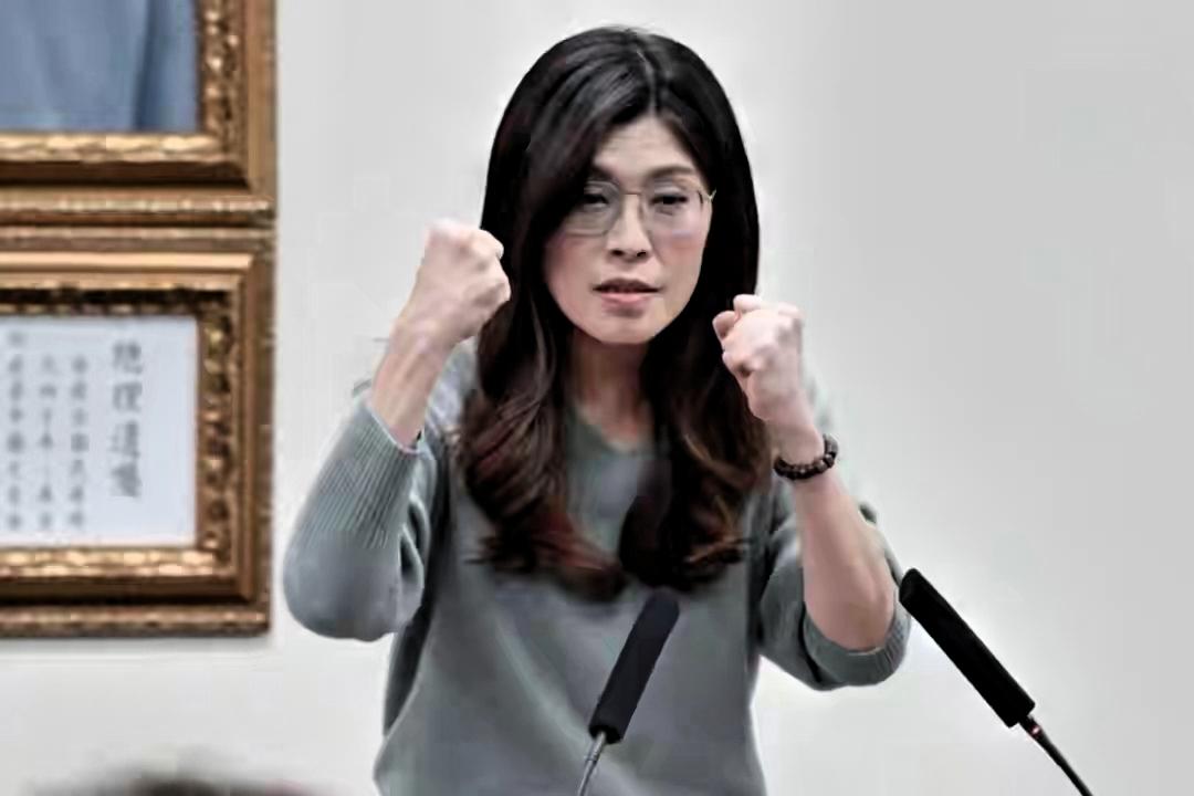 郑丽文这波“两岸和平框架”的操作，说实话，看得人是一愣一愣的，简直是在台海这个“