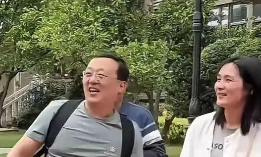 瑾汐丈夫去世后瑾汐有时吃不起饭瑾汐在丈夫去世后，独自带三个孩子，生活十分辛