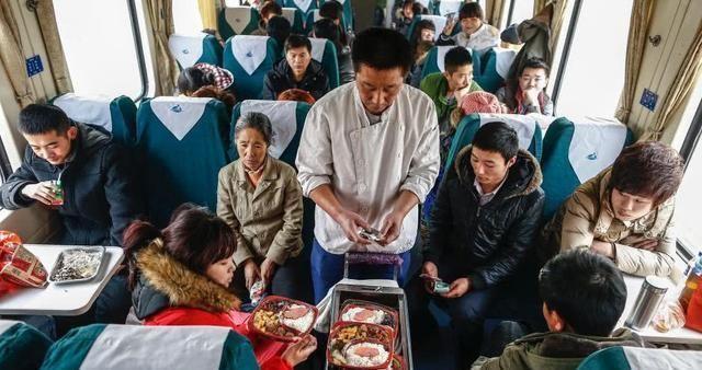 明明火车上有几千名乘客，却连十几份盒饭都卖不掉，究竟是何原因？其实餐车主要是
