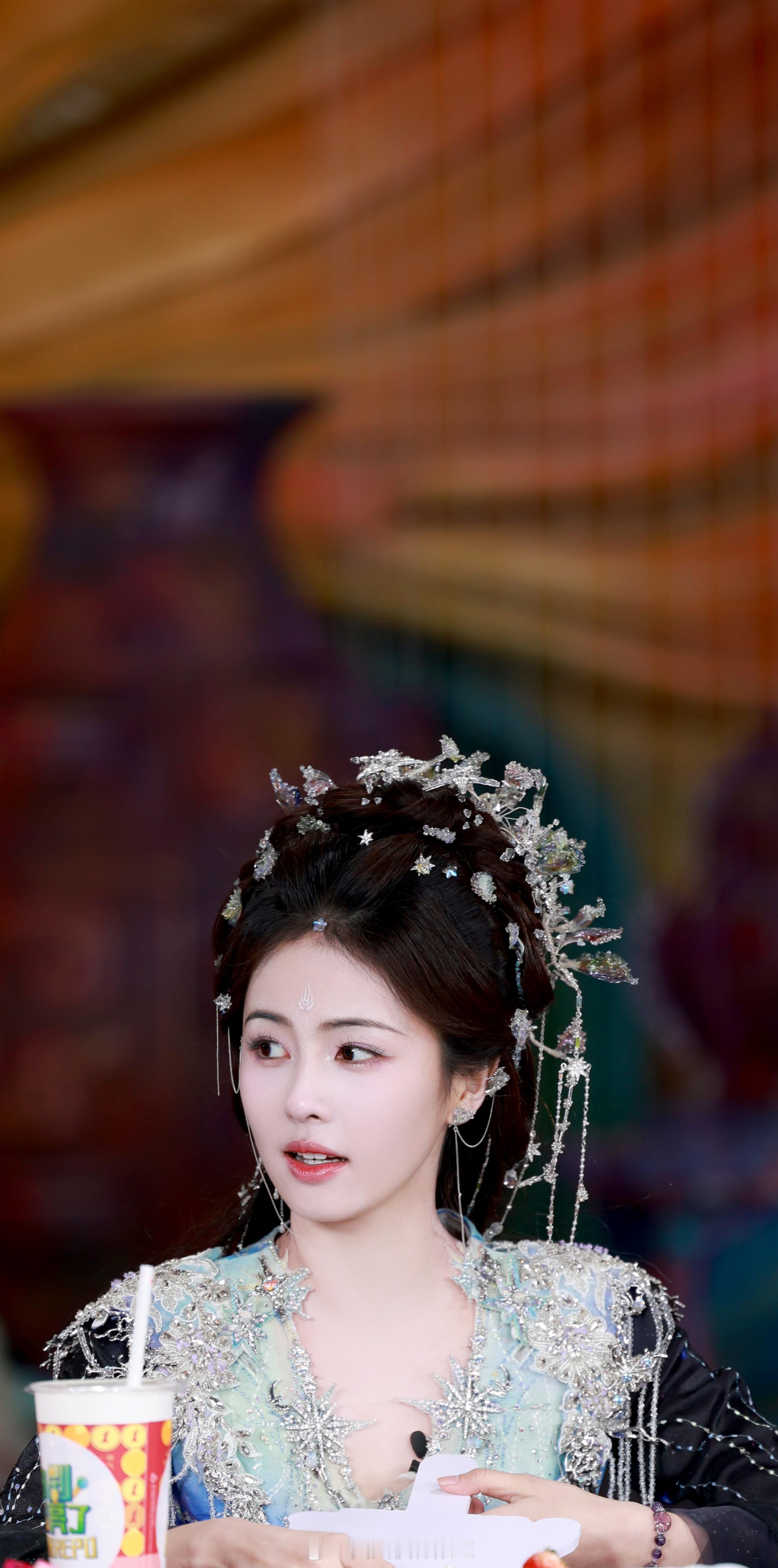 白鹿迷人的古风女子​​​