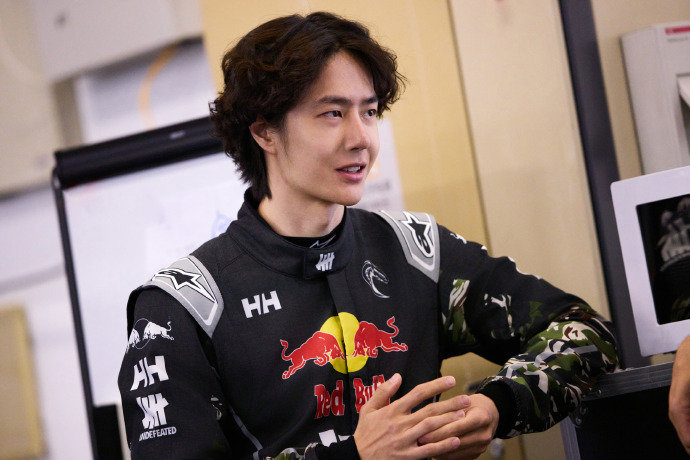 王一博85号即刻出发一组王一博P房随拍王一博85号即刻出发，一组王一博P房随拍