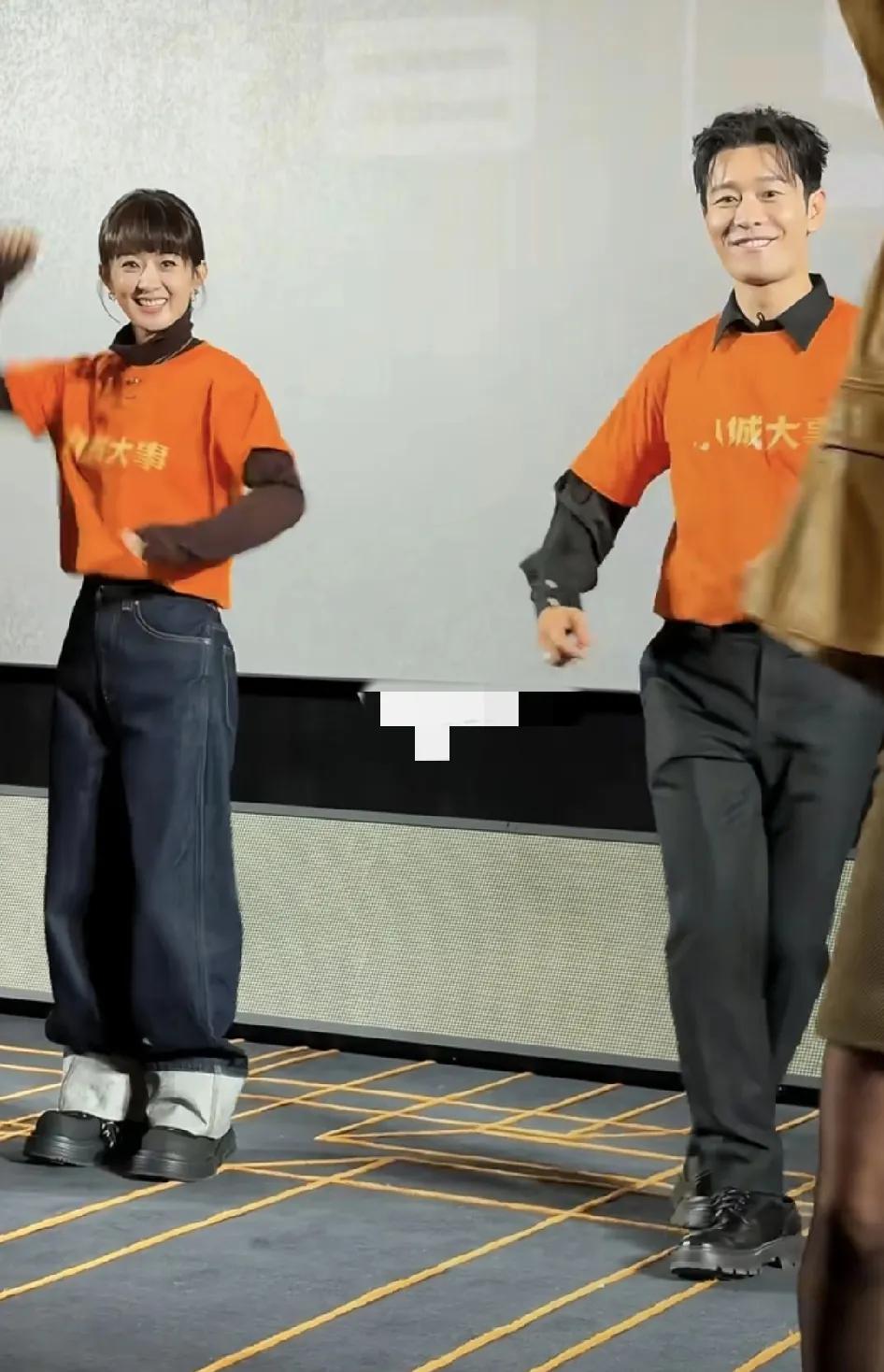 赵丽颖黄晓明小城大事发布会上。很多观众表示，看了她状态后，大家都瞬间自信了。