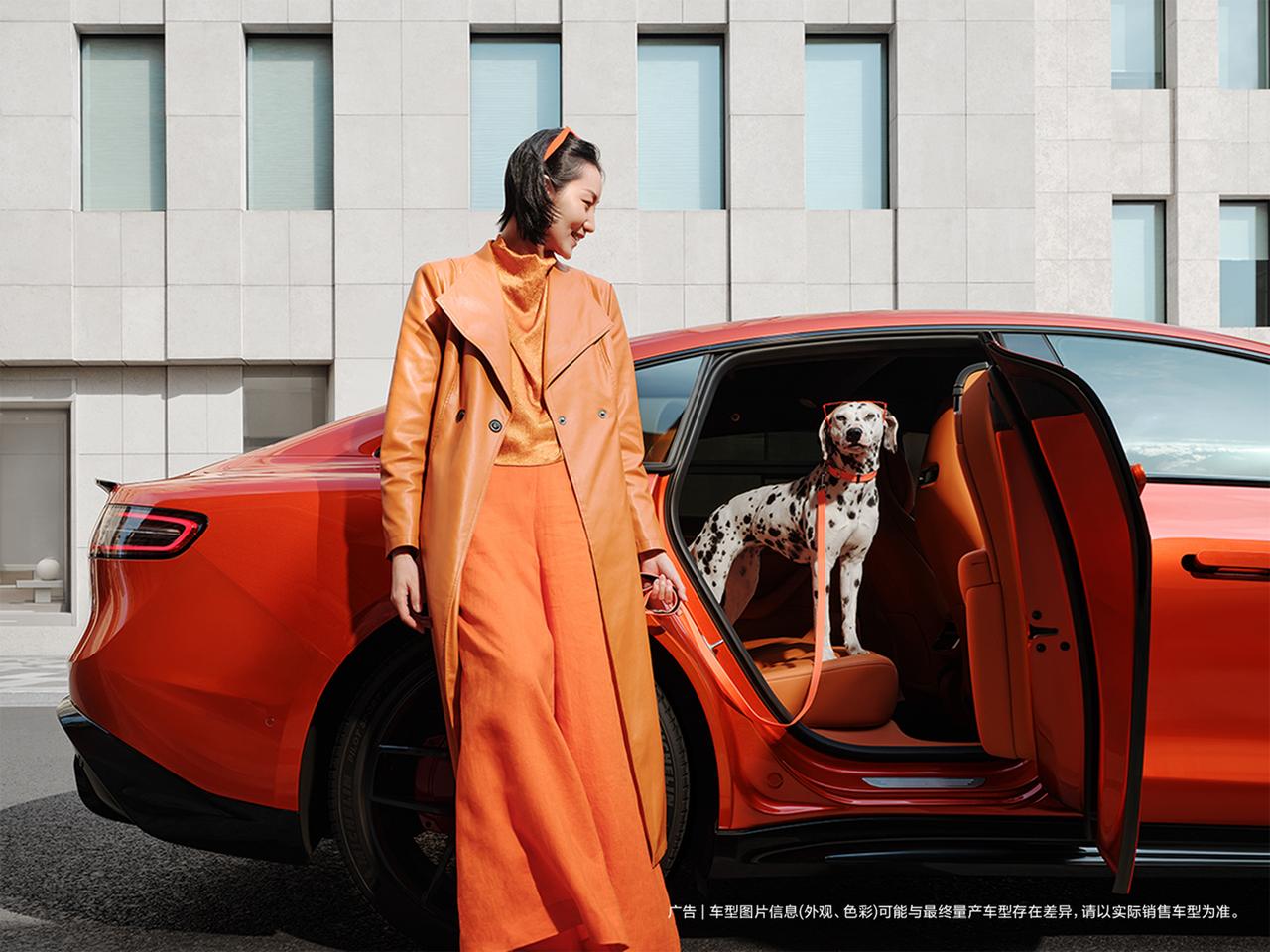 余承东亲自官宣新色,智界双7这套设计底子够硬余承东首发智界汽车“活力橙”新色美