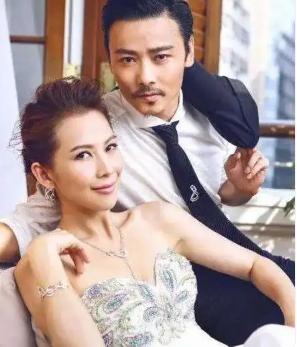 当年，主持人当众问张晋：“你老婆跟了刘銮雄六年，你不介意吗？”话音刚落，现场瞬间