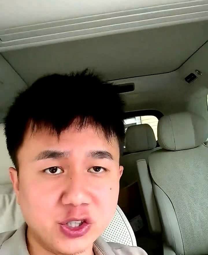 我前几天开了我朋友的问界M8这个车能买5座，我觉得尽量还是买5座。说实话