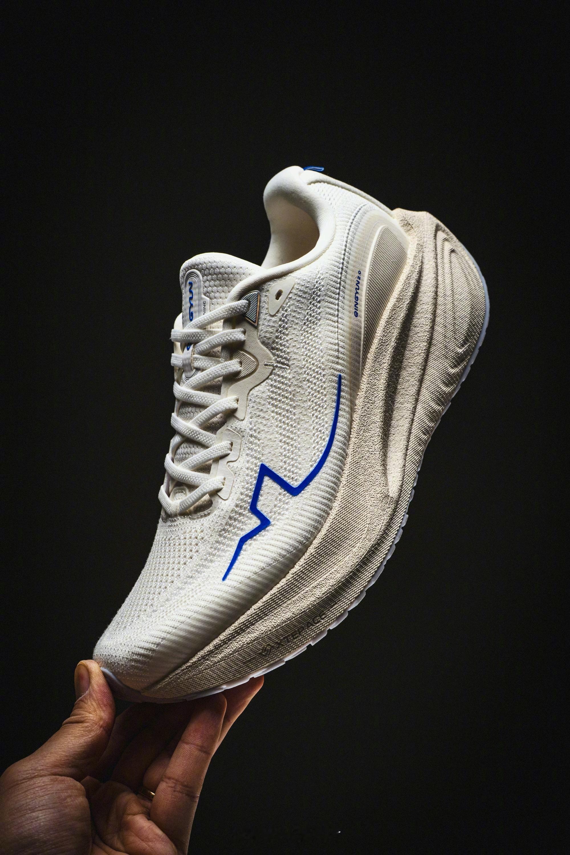 鞋吧FRESHXTEPQINGYUN2☁️特步青云2代缓震跑鞋，中底换成更