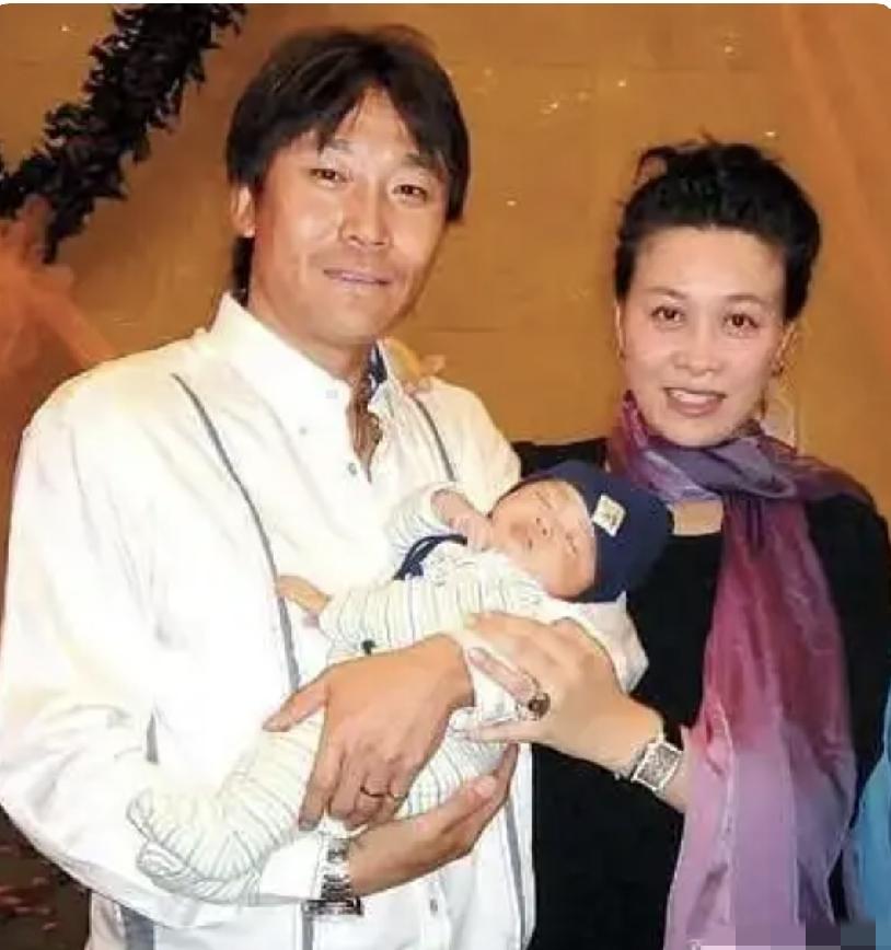那英和前男友高峰有个儿子叫高兴；“小苹果”的大名叫孟小桐，是那英和现任丈夫孟桐