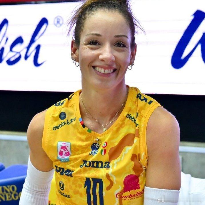 德吉纳罗续约科内，她说：只要我的身体条件允许且乐在其中，我就会继续我的职业生涯。