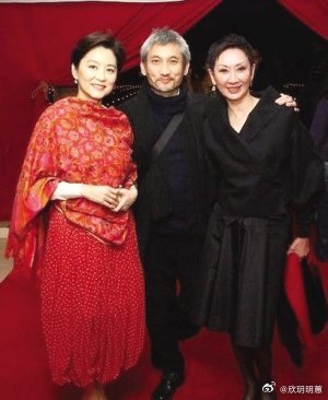 林青霞称闺蜜施南生是“百分之百的痴情女子，将自己奉献给他心中的才子，他崇拜他，保