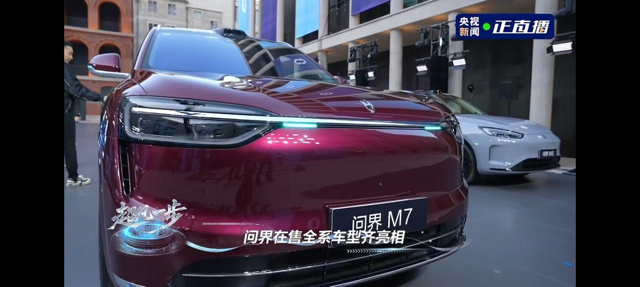 大头儿来了，鸿蒙智行直播到问界了，主持人现场数销冠，结果全是销冠......来看