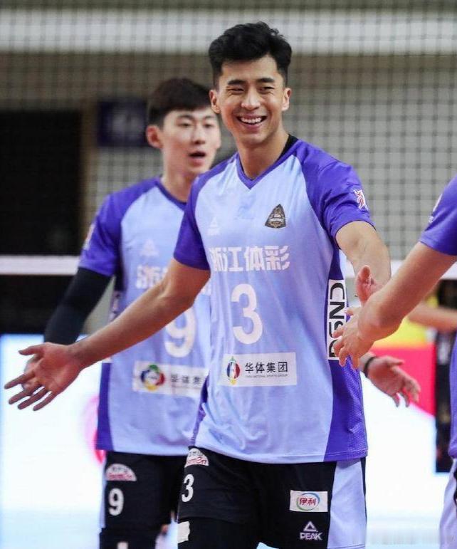 ⚡️浙江男排3比1上海男排，获得小组第1。张景胤豪取制胜分！📌张景胤4局2