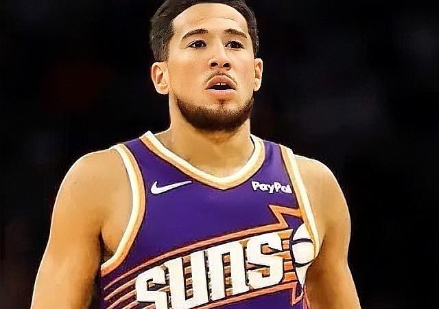 布克真敢说啊！近日，太阳球星布克接受采访谈到雷霆队时说道：“秘密已经公开了。雷