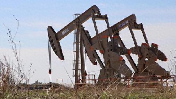 中东地区是中国原油进口最核心的来源区域，海峡封锁直接切断沙特、伊拉克等主要供应国