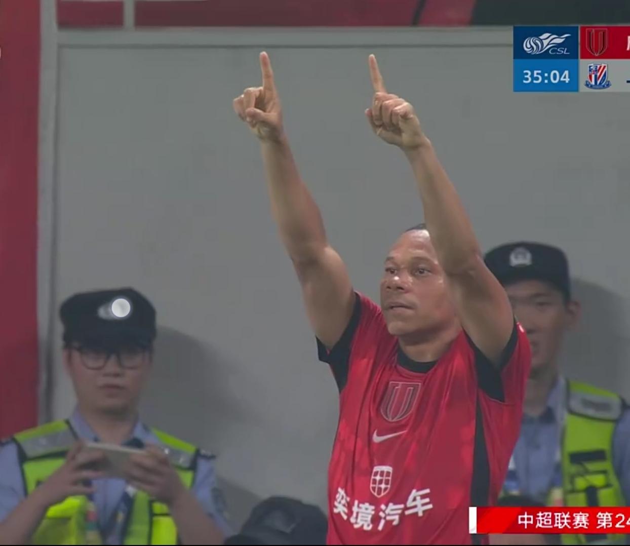 费利佩破僵，席尔瓦建功，成都蓉城2：1辽宁铁人，加冕中超冠军指日可待！北京国安大