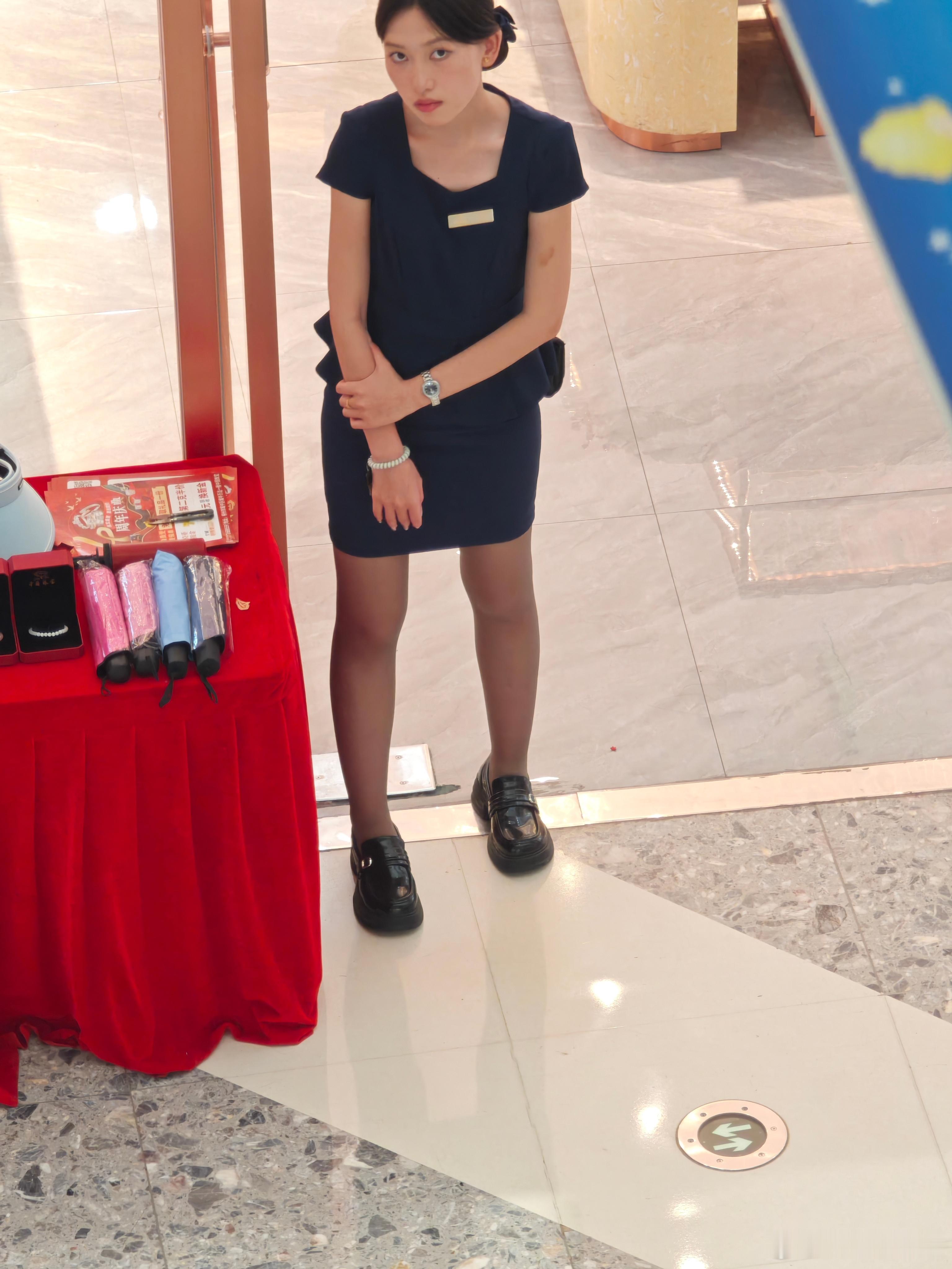 珠宝店销售小姐姐​​​