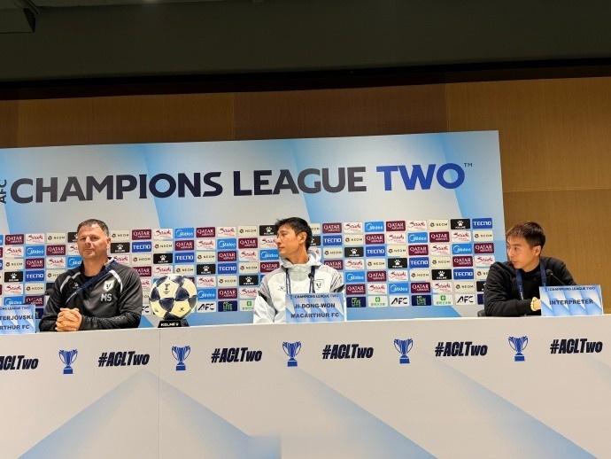 麦克阿瑟主帅: 我们经历了很长的飞行, 队员们恢复还不错