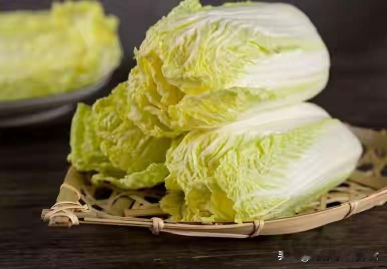 买菜人集体懵了！白菜涨价十几倍，阳光玫瑰贱卖，这市场反转太意外最近逛菜市场