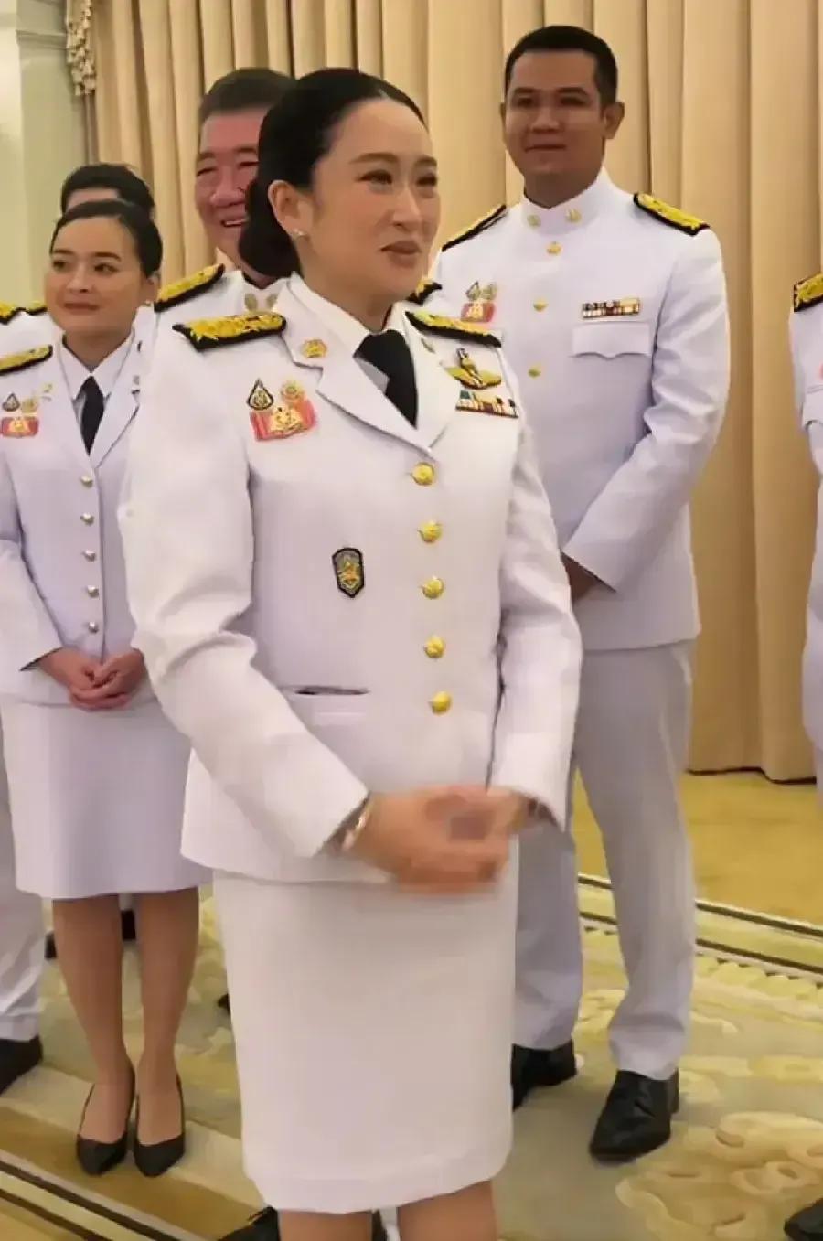 泰国总理佩通坦笑到了最后，佩通坦重回总理大位只差最后一步。据报道，泰国议会对佩通
