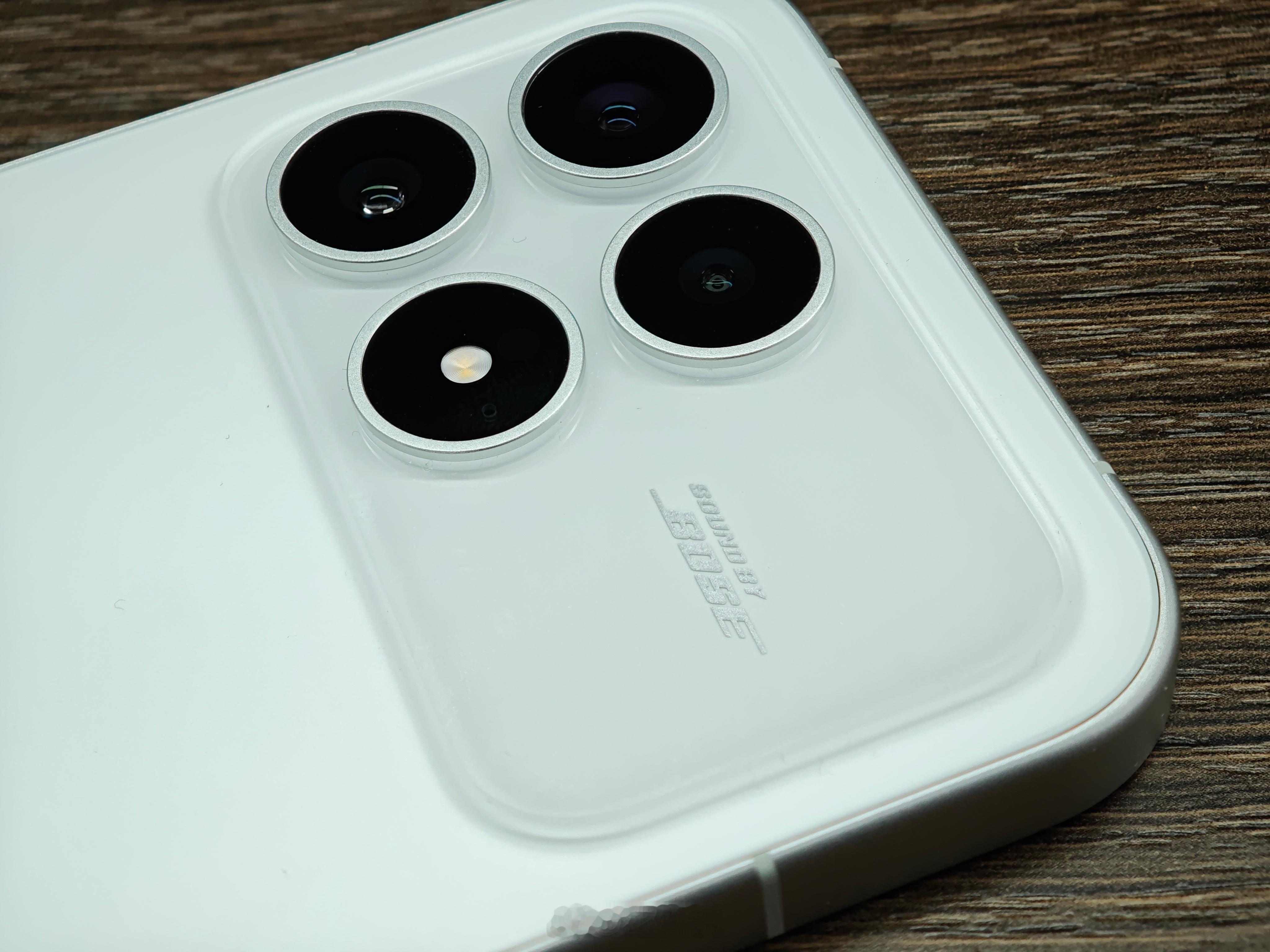 K90跟小米17的一大区别:小米17模组亮面部分是单独的跟一块，跟磨砂后盖拼接在