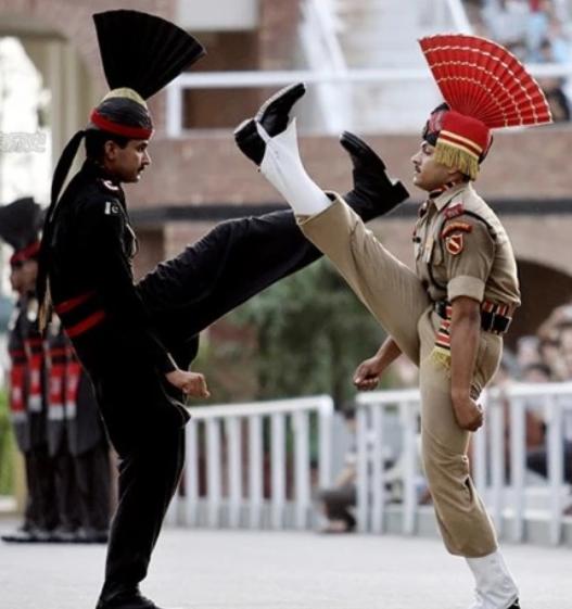 有人说，如果当年印度、巴基斯坦、孟加拉三国不分家的话，将是一个国土400万平方，