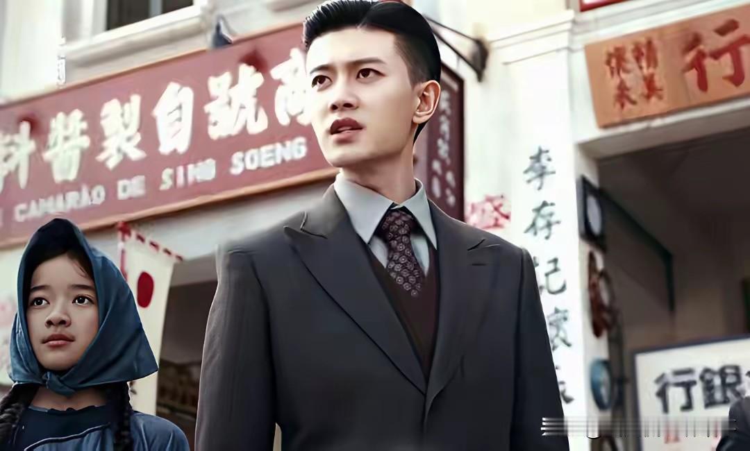 听导演的准没错，导演觉得谁最合适就是谁！这种电视剧是有原型人物且还有后人作为该剧