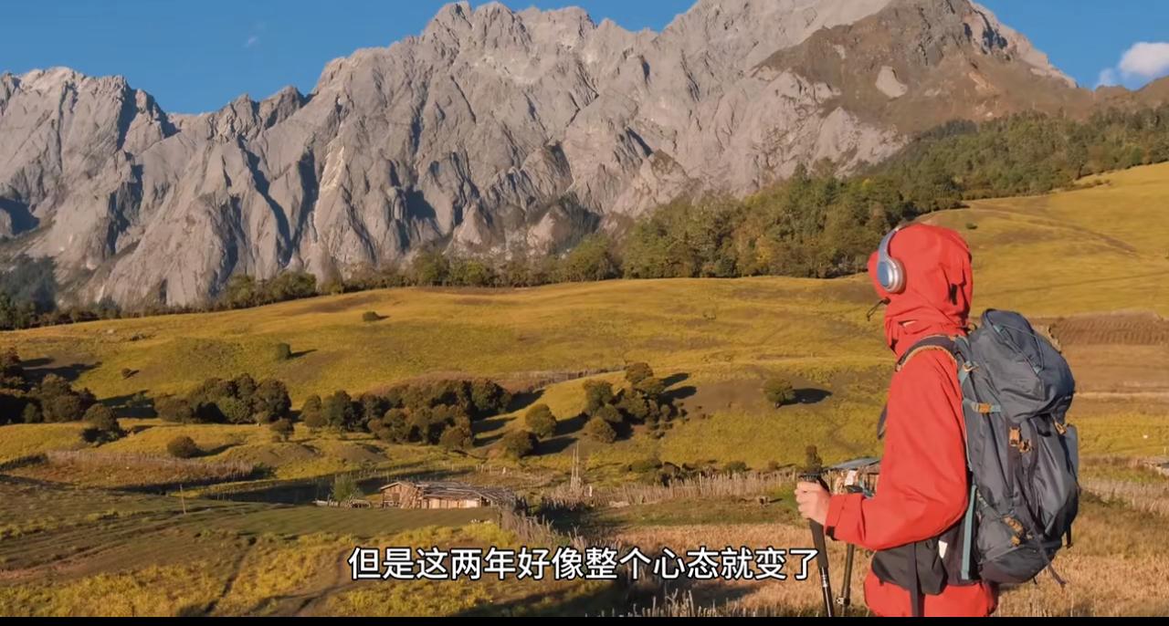 李现真的做到了又红又自由。他真的活出了人生中最理想的样子。不再焦虑、也不刻意